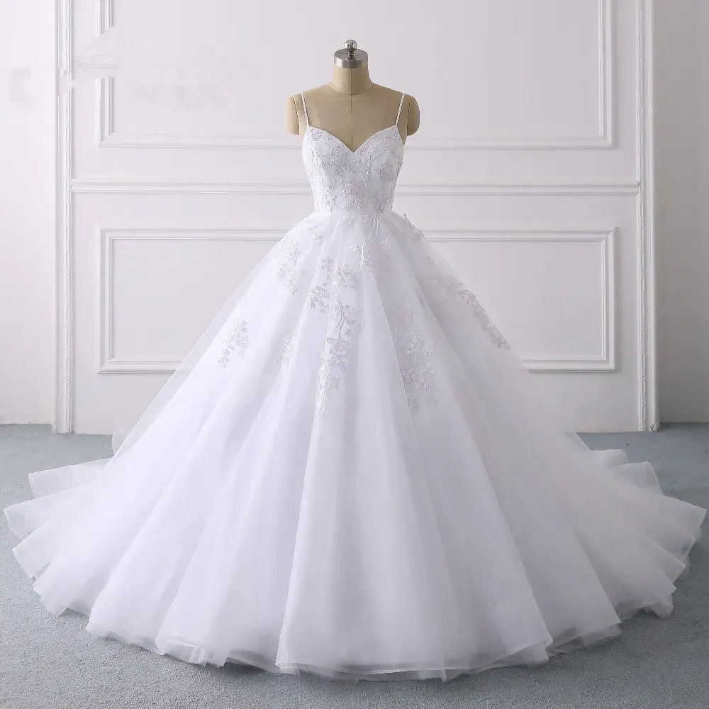 Vintage Spaghetti-Straps Tulle V-Neck Wedding Dress with Appliques Lace