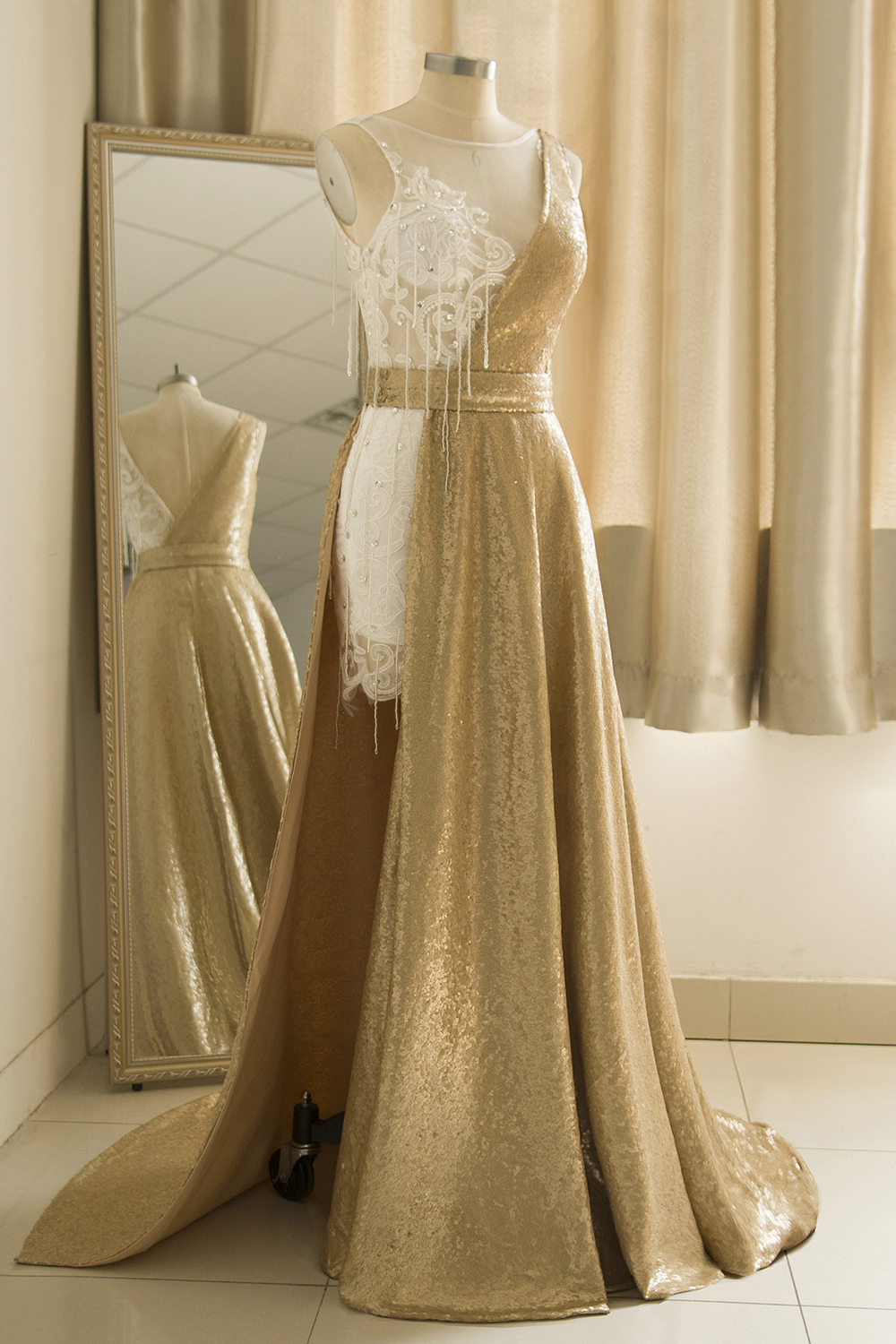 BMbridal Stylish Jewel Gold Sequined A-Line Prom Dresses Sleeveless White Appliques Evening Dress with Beadings-BMbridal