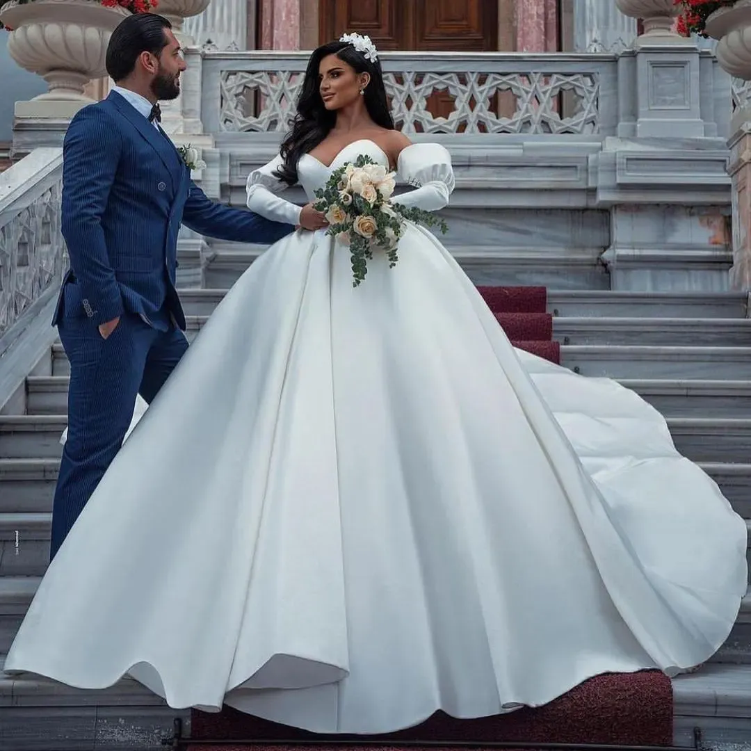 Glamorous Princess Satin Sweetheart Wedding Dress with Sleeves
