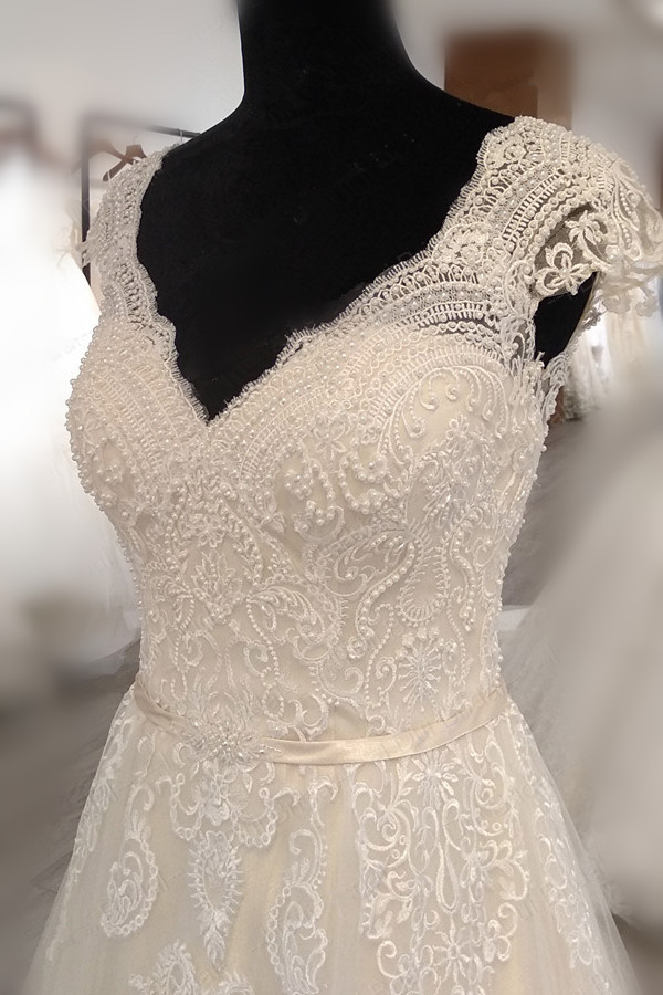 BMbridal Gorgeous V-Neck Cap Sleeves Tulle Wedding Dress Lace Appliques Ruffle Bridal Gowns Online-BMbridal