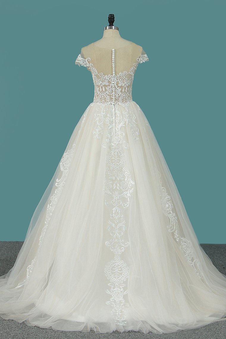Romantic Ruffles A-Line Floor-Length Bateau Lace Wedding Dress with Tulle Appliques
