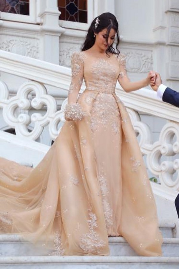 Chic Bateau Detachable Long Sleeve Wedding Dress with Tulle