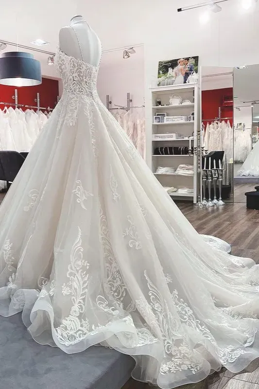 Glamorous Spaghetti-Straps Tulle Ball Gown V-Neck Wedding Dress with Lace Ruffles