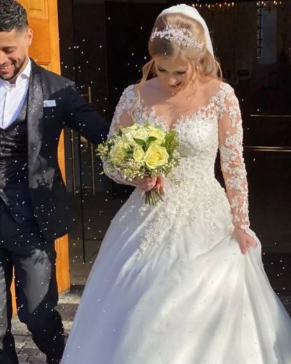Simple Sweetheart Appliques A-Line Wedding Dresses with Long Sleeves Lace
