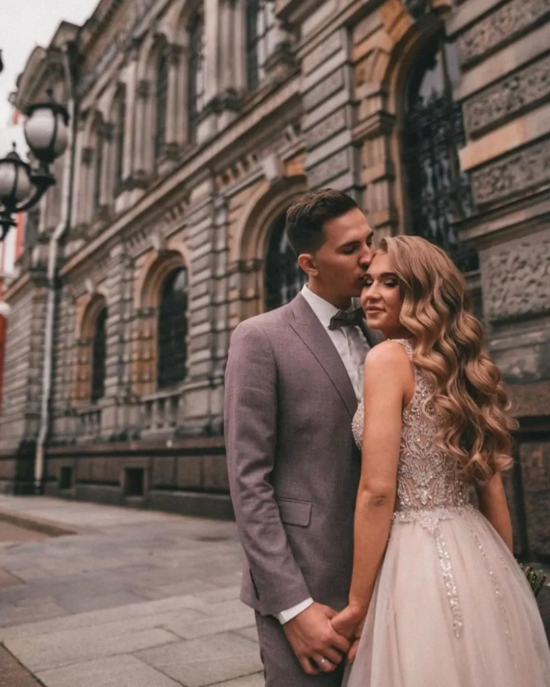 Classy A-Line V-Neck Tulle Lace Long Boho Wedding Dress with Slit Appliques