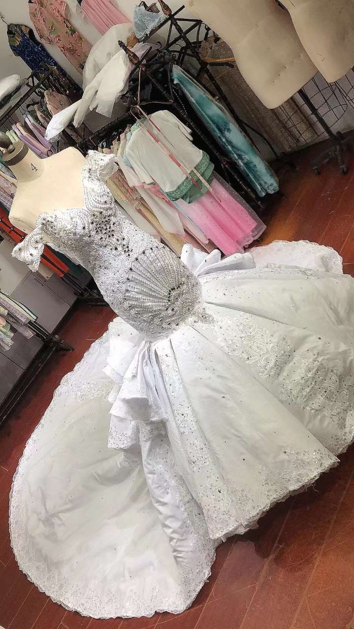 Gorgeous Off Shoulder Mermaid Wedding Dress with Lace Appliques Pearl-BMbridal