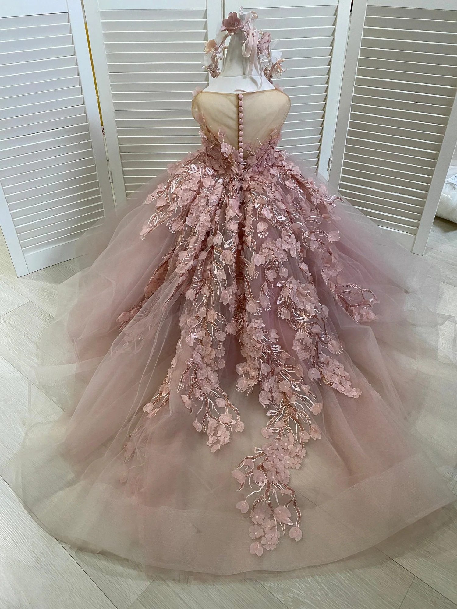 Lovely Sleeveless Ball Gown Flower Girls Dress With Appliques-BMbridal.com