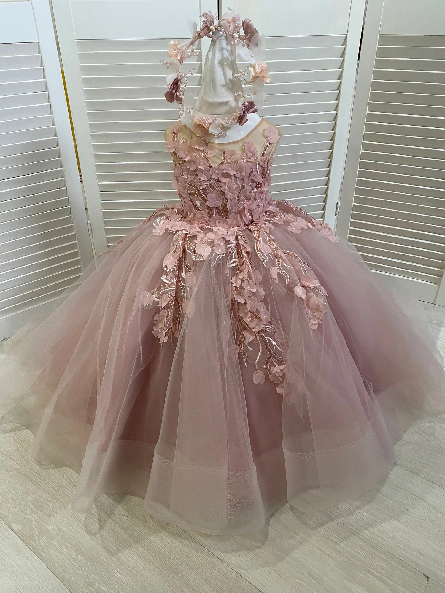 Lovely Sleeveless Ball Gown Flower Girls Dress With Appliques-BMbridal.com