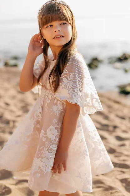 Lovely White A-line 3/4 Sleeves Appliques Flower Girls Dress With Lace-BMbridal.com