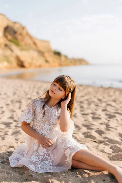 Lovely White A-line 3/4 Sleeves Appliques Flower Girls Dress With Lace-BMbridal.com