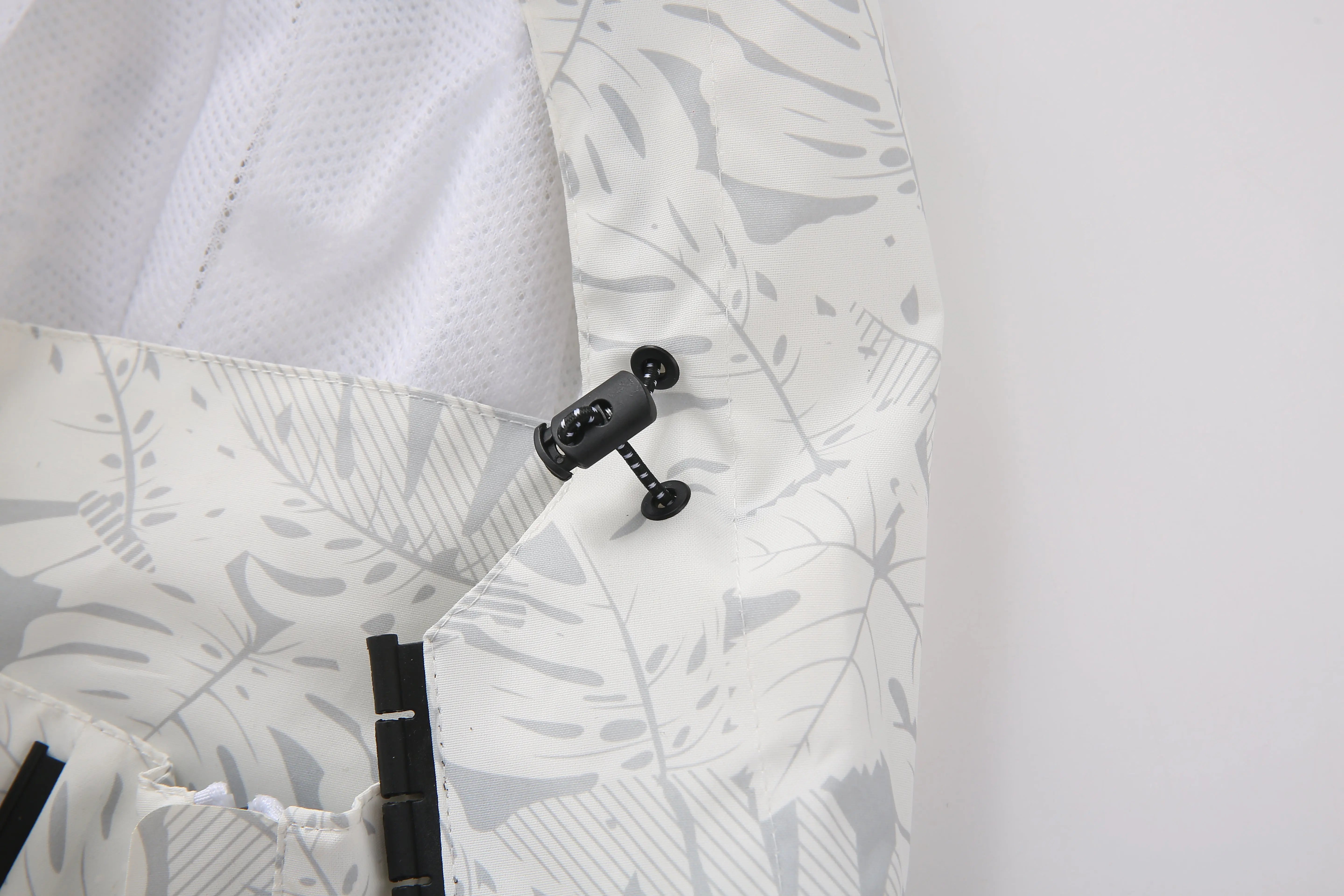 SWISSWELL Men's Windbreaker Rain Jacket Lightweight Hooded Raincoat -CUMRC01482|Swisswell