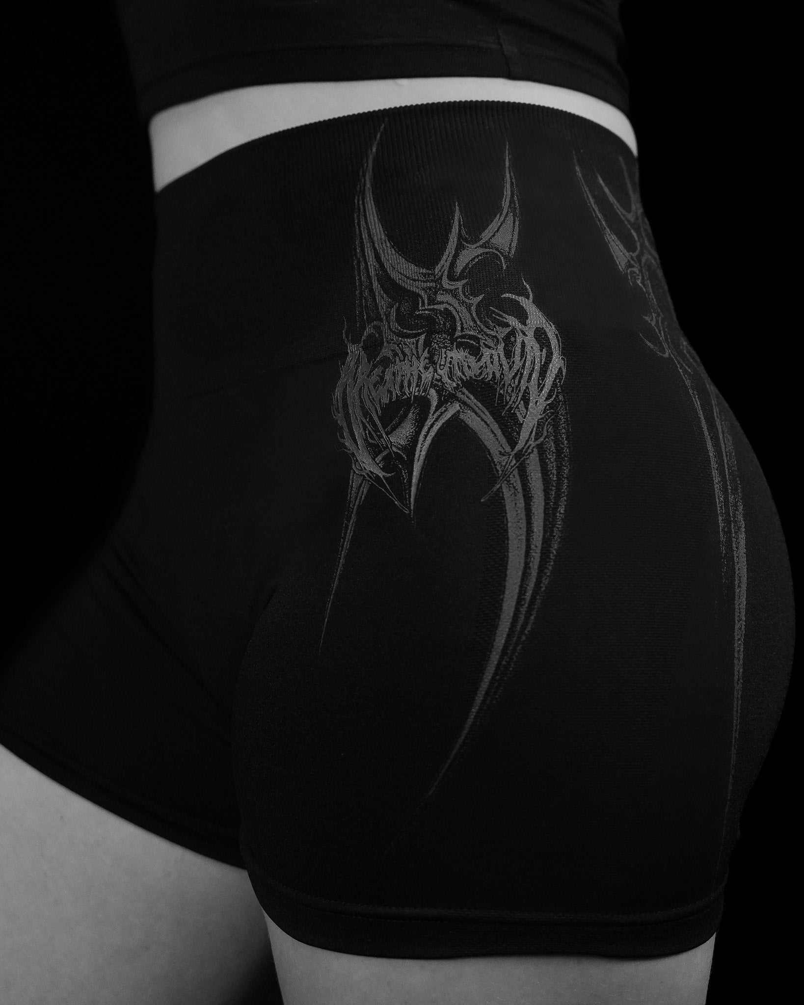 Womens  Valkyrie Seamless Shorts DARKNESS
