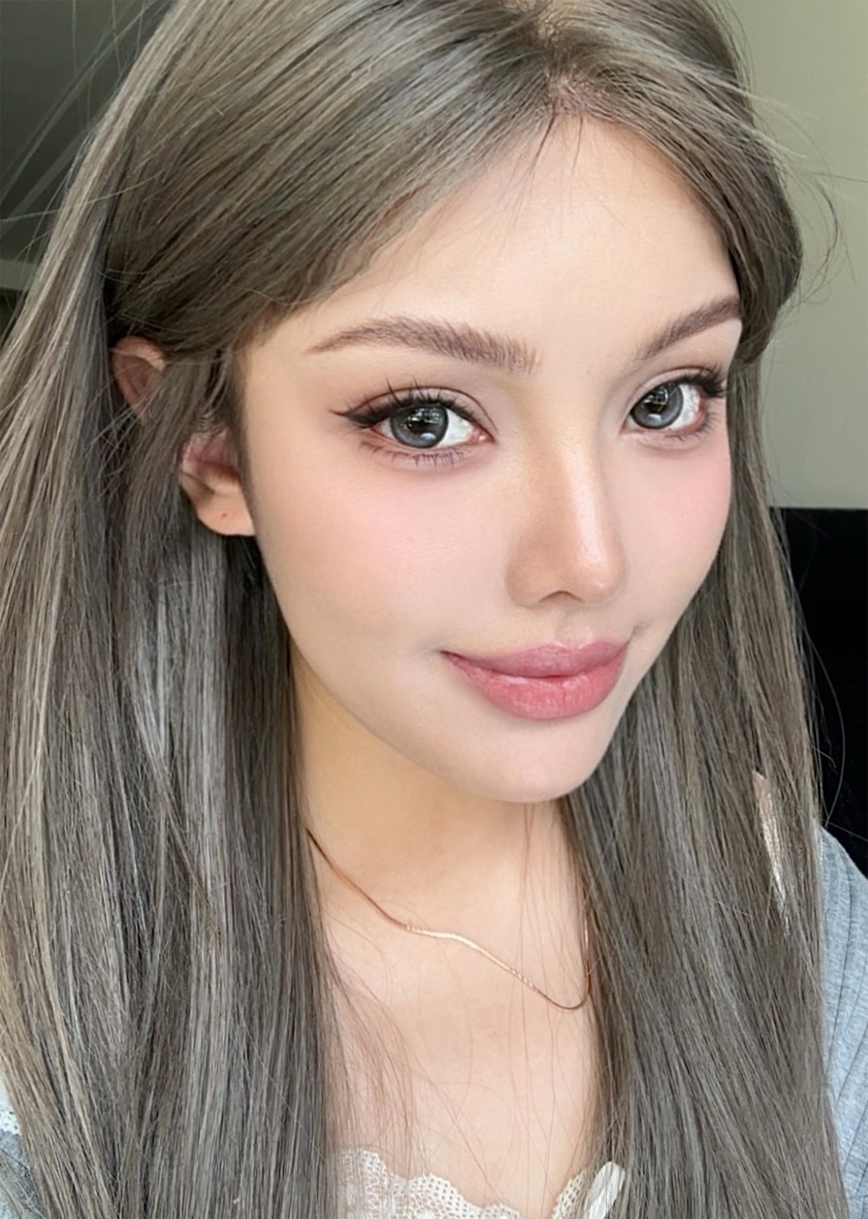 Uniieye Bejeweled Grey Colored Contact Lenses | 1 Year