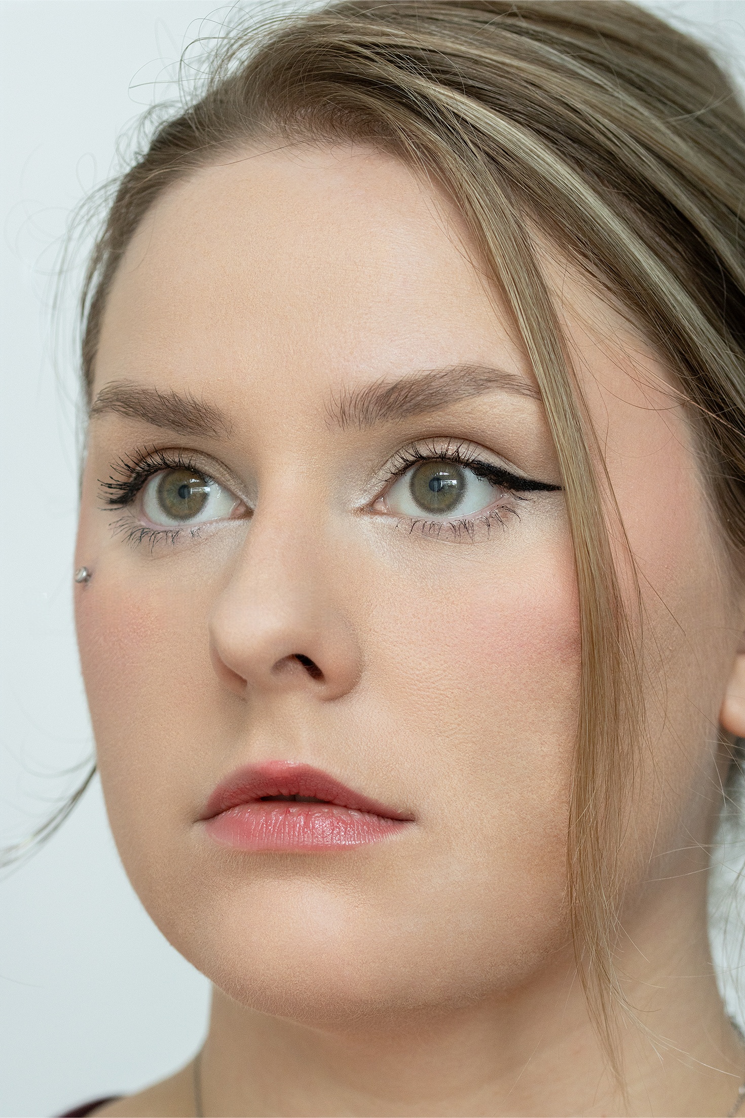 Uniieye Date Colored Contact Lenses | 1 Year