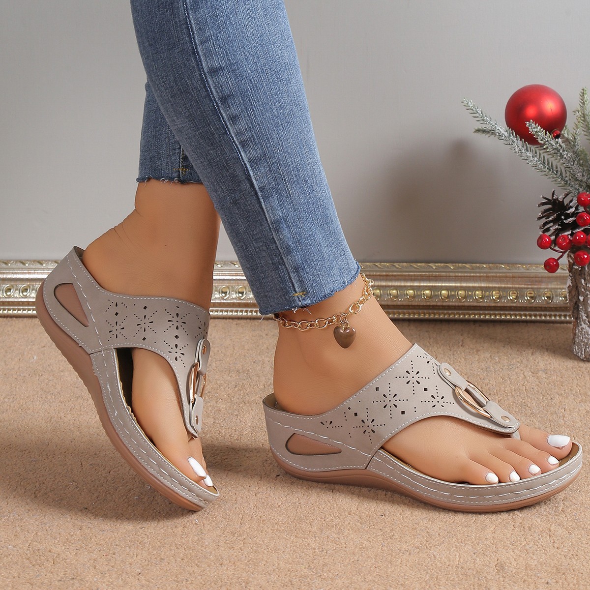 Qengg Flat-Soled Slippers Women's 2024 New Fashionable Slope Heel Herr