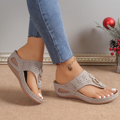 SHOEVIOLET™Shoeviolet Flat-Soled Slippers Women's 2024 New Fashionable Slope Heel Herringbone Sandals