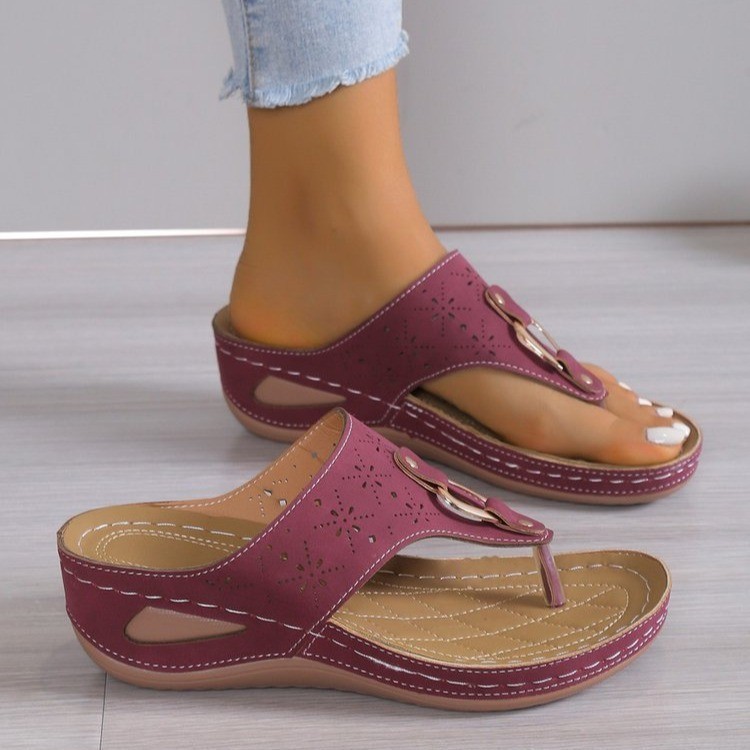 SHOEVIOLET™Shoeviolet Flat-Soled Slippers Women's 2024 New Fashionable Slope Heel Herringbone Sandals