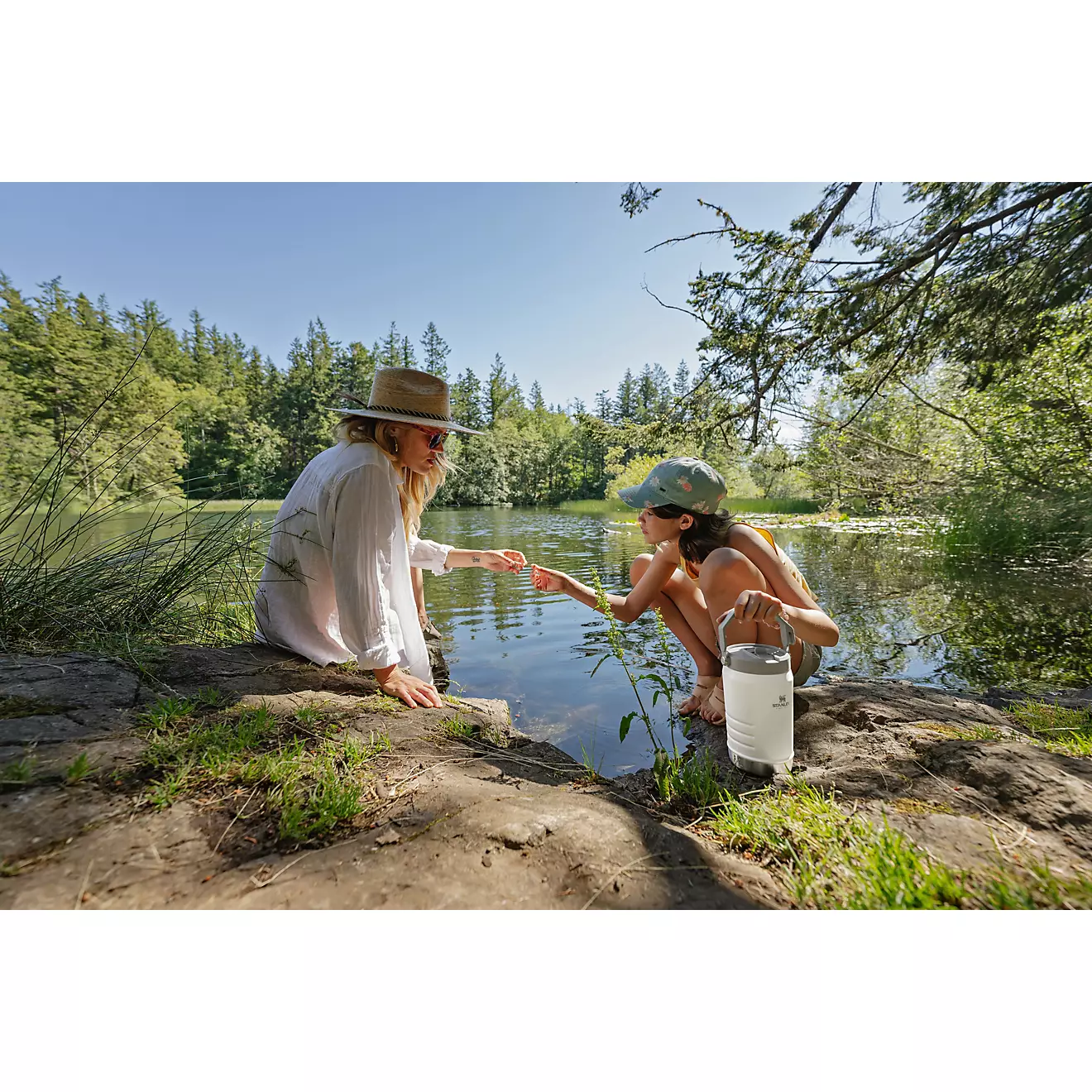 stakhjgnley The IceFlow 40 oz Classic Flip Straw Water Jug