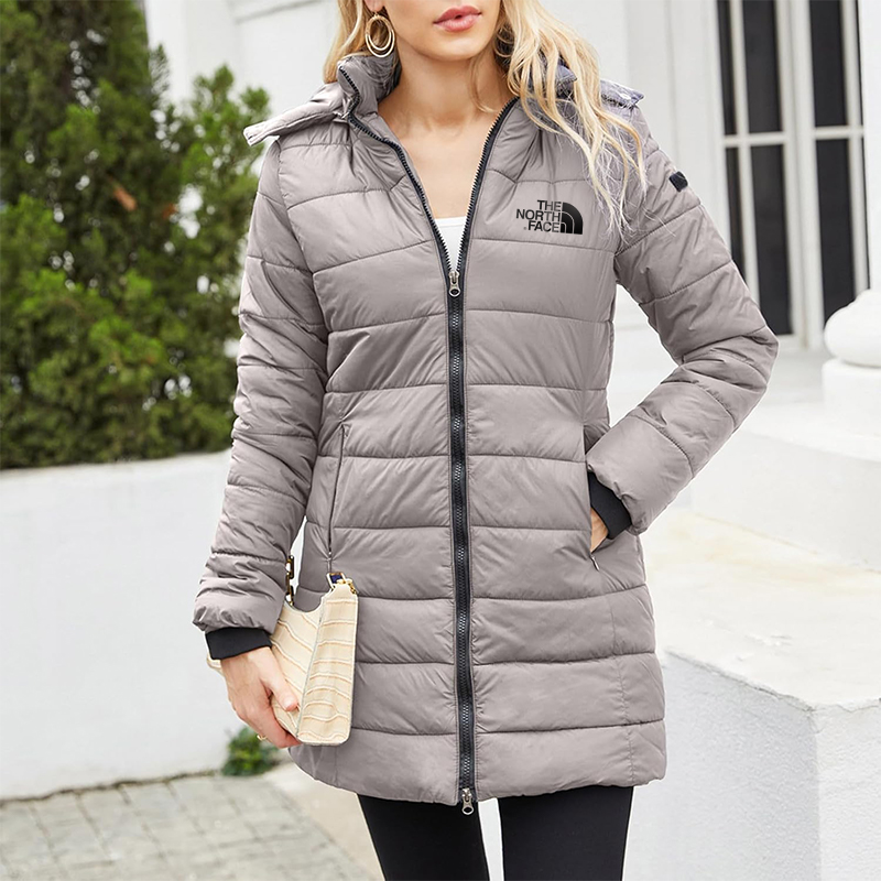 2025 TNF®- Chaqueta con capucha de largo medio y corte ajustado para mujer