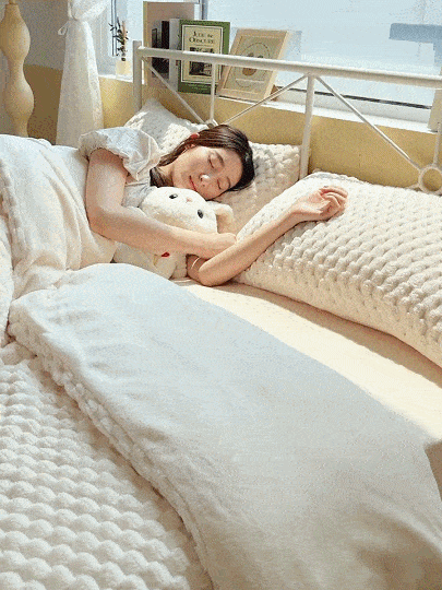 Double-layer thickened blanket with minky dots