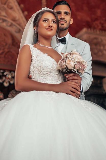 Brautkleider Prinzessin V Ausschnitt | Hochzeitskleider mit Spitze