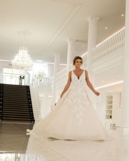 Schöne Brautkleider v Ausschnitt | Hochzeitskleider A Linie Spitze