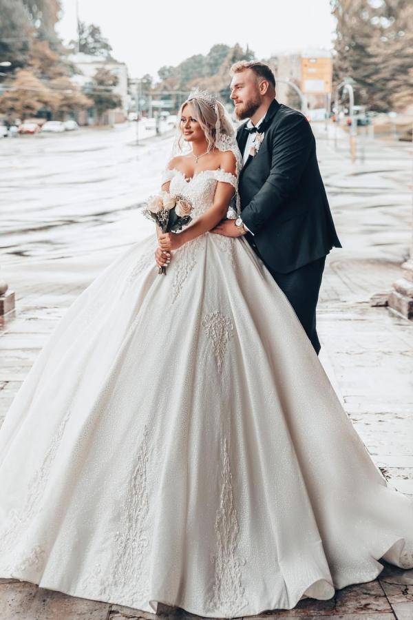 Wunderschöne Brautkleider Prinzessin | Hochzeitskleider mit Spitze-Misshow.de