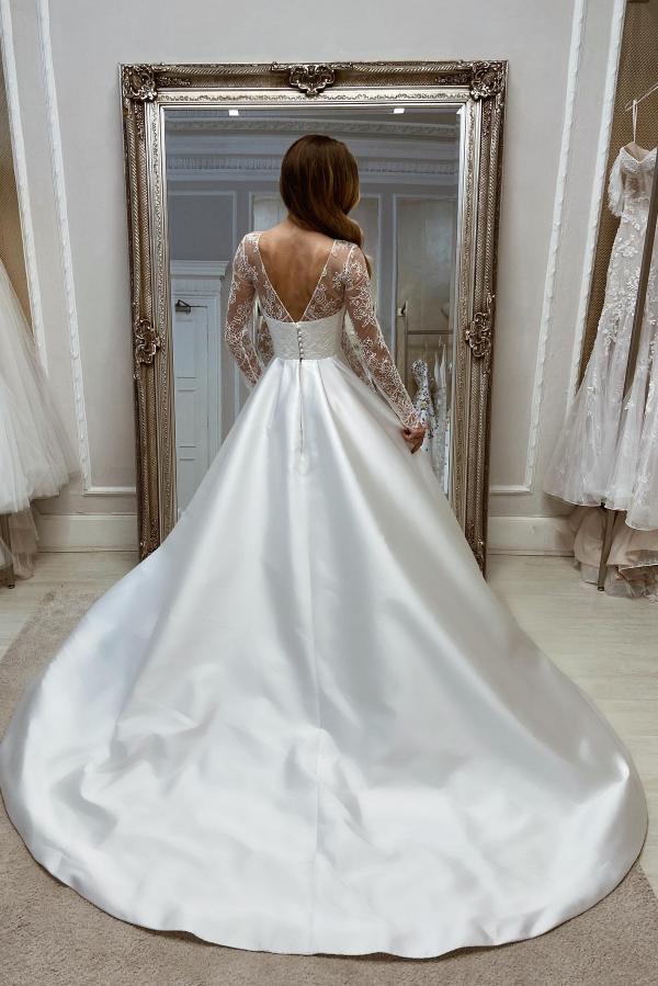 Designer Hochzeitskleider A Linie Spitze | Satin Brautkleid mit Ärmel