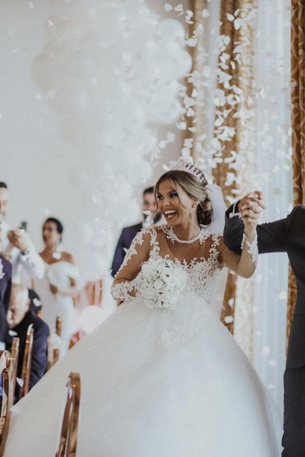 Designer Brautkleider Prinzessin | Hochzeitskleider mit Spitzenärmel