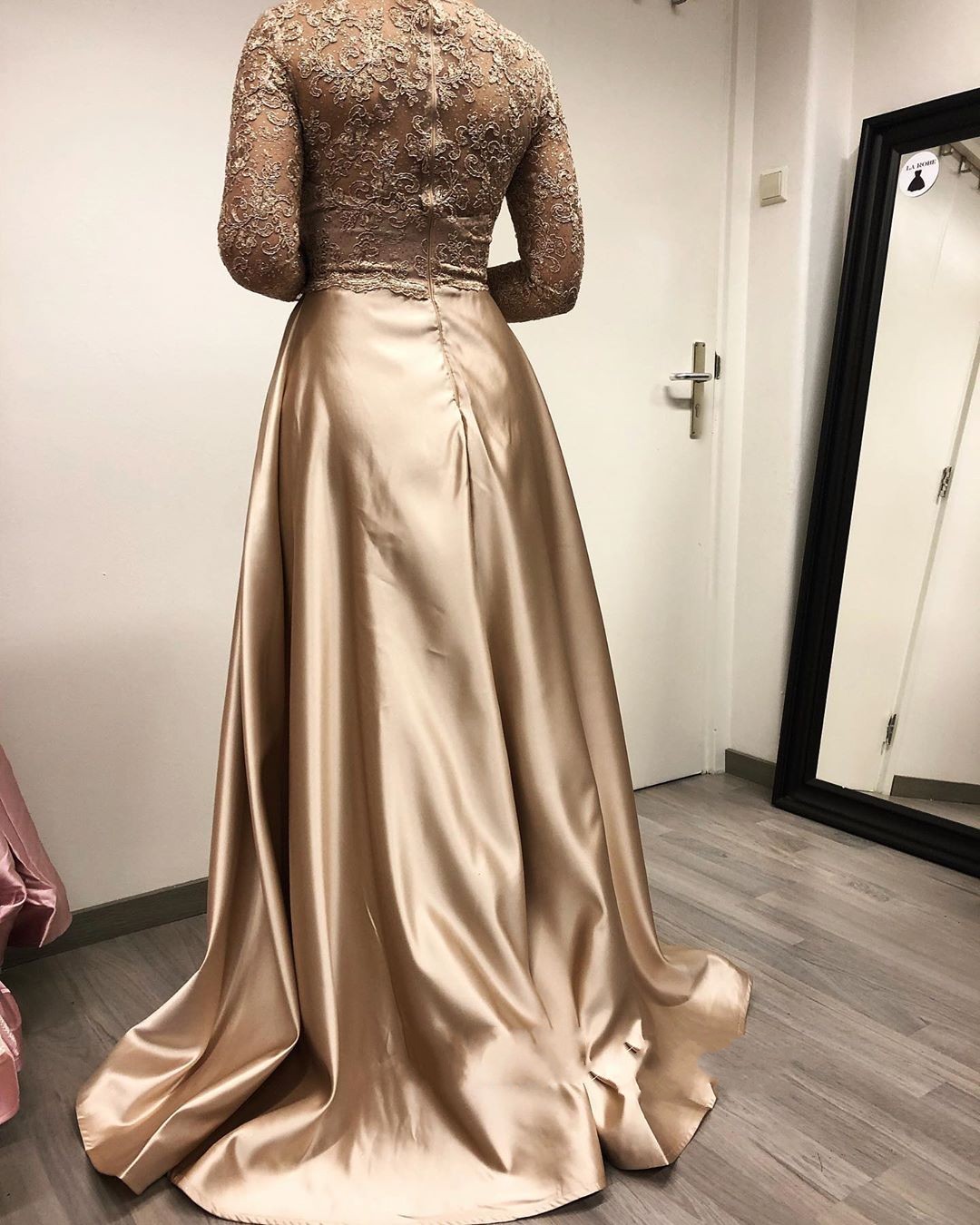 Golden Abendkleider mit Ärmel | Abiballkleider Lang Spitze Günstig-Misshow.de