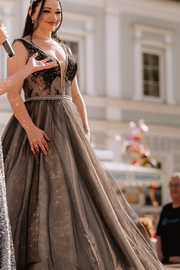 Designer Hochzeitskleider A Linie Schwarz Brautkleid V Ausschnitt