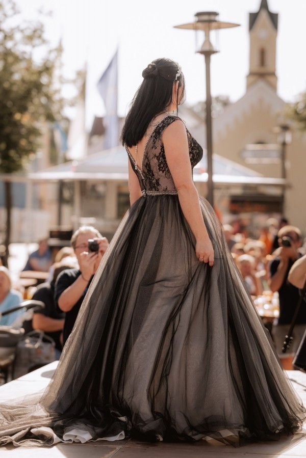 Designer Hochzeitskleider A Linie Schwarz Brautkleid V Ausschnitt