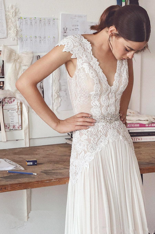 Wunderschönes Etuikleid Brautkleider Online Bestellen | Designer Hochzeitskleider Mit Spitze Günstig