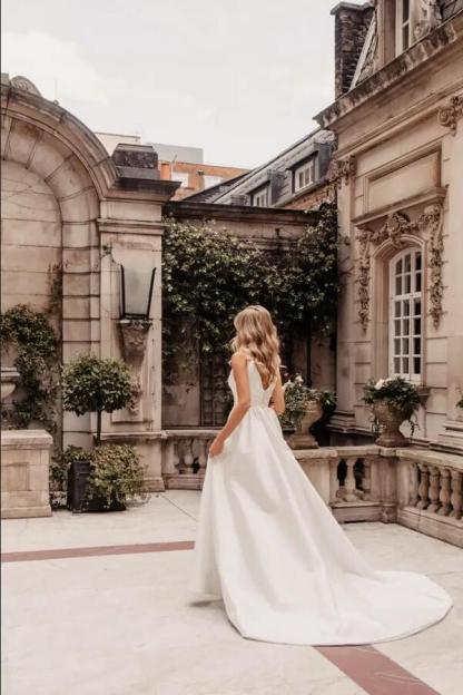 Schlichte Hochzeitskleider V Ausschnitt | Satin Brautkleider A Linie