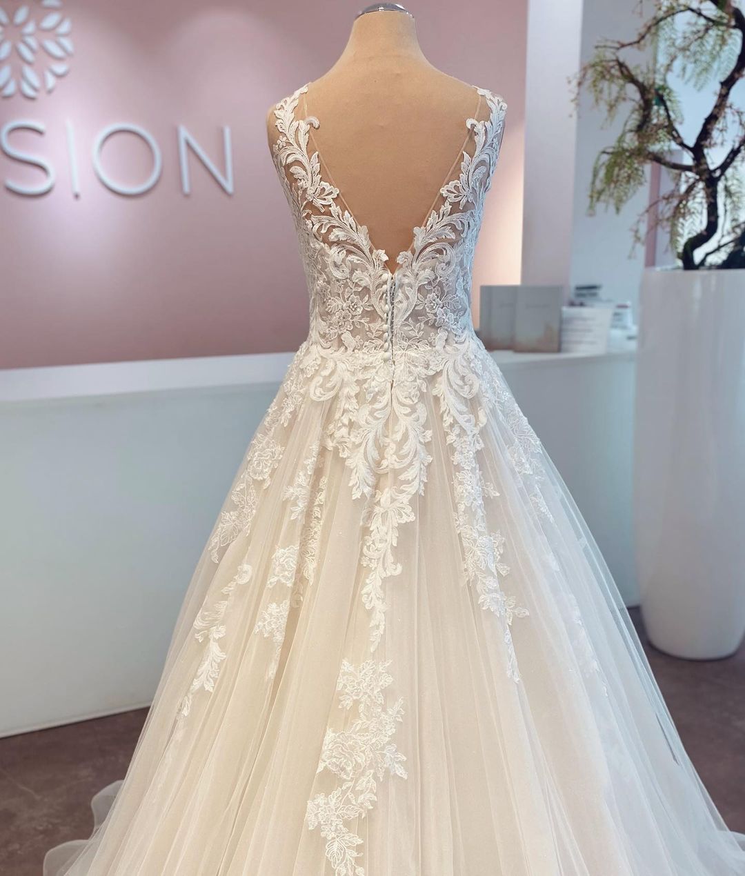Schlichte Brautkleider A Linie | Hochzeitskleider mit Spitze-Misshow.de