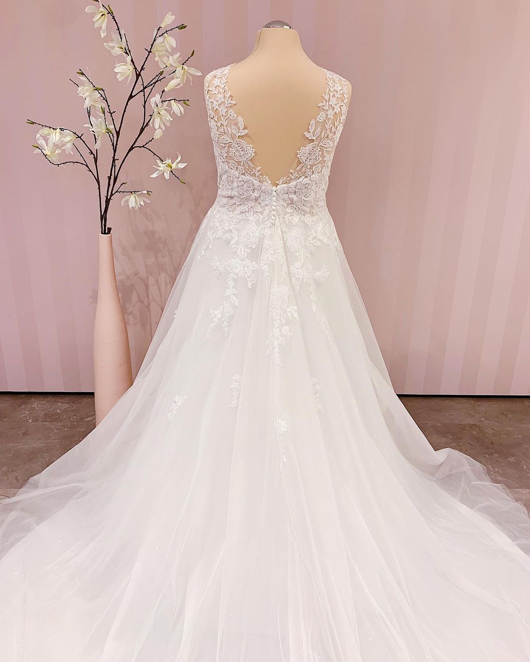 Schlichtes Brautkleid V Ausschnitt | Hochzeitskleider A Linie Spitze