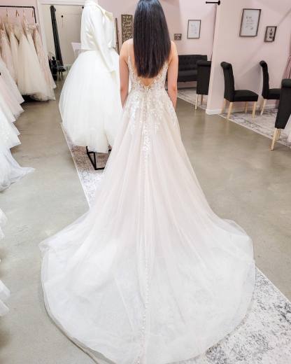 Schlichtes Hochzeitskleid Mit Spitze | Brautkleider A Linie