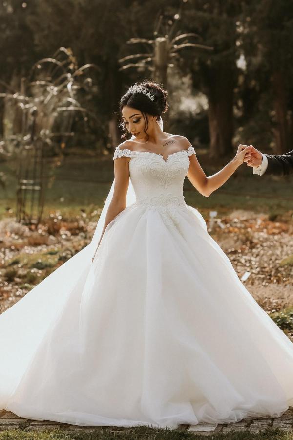 Designer Hochzeitskleider A Linie | Brautkleider mit Spitze