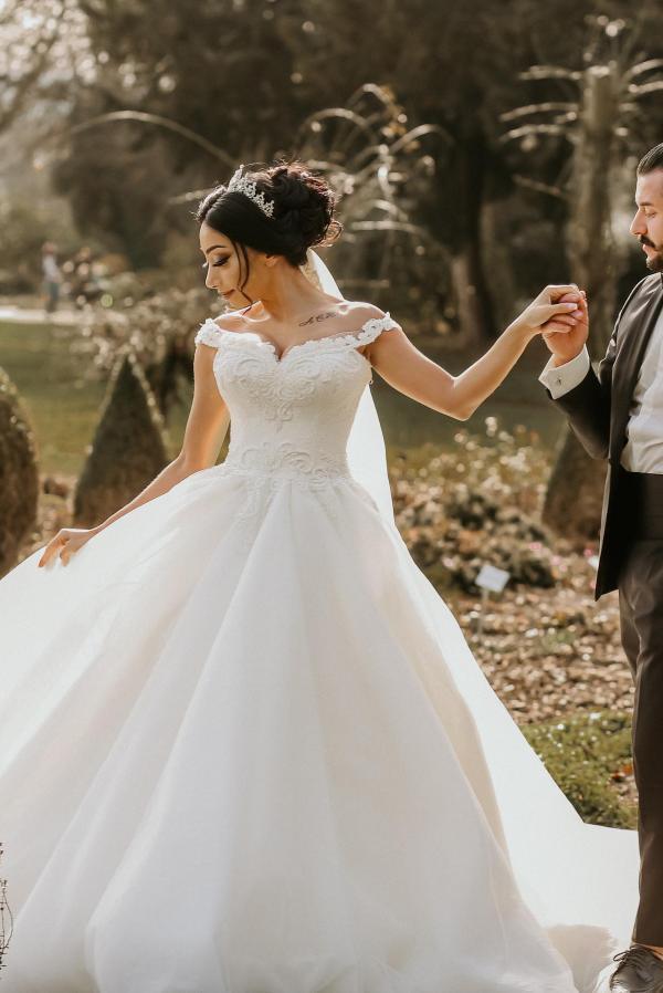 Designer Hochzeitskleider A Linie | Brautkleider mit Spitze
