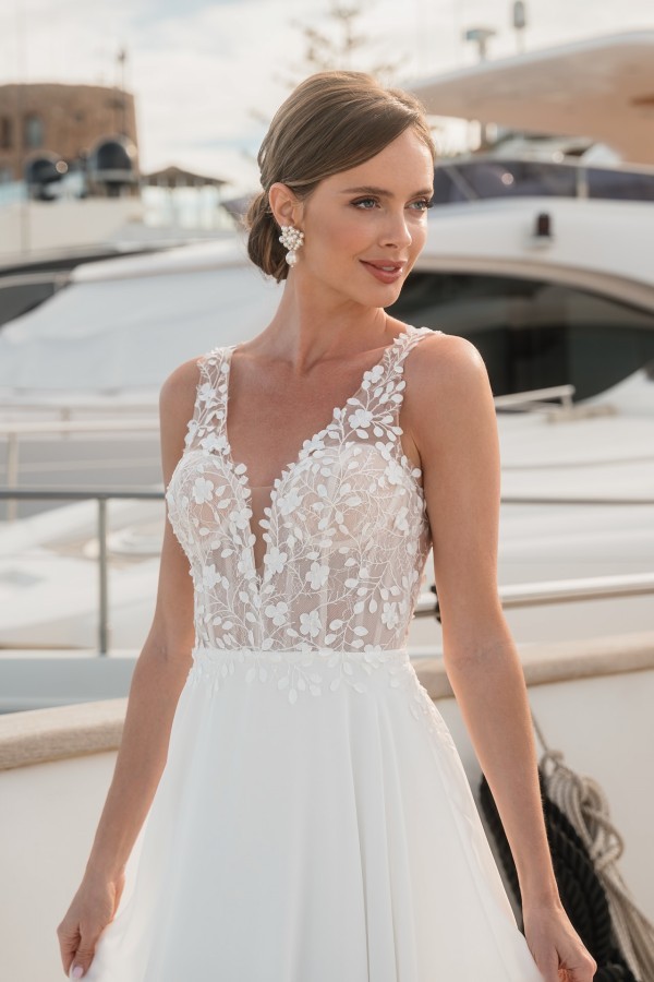 Schlichte Hochzeitskleider V Ausschnitt Chiffon Sommer Brautkleider mit Spitze