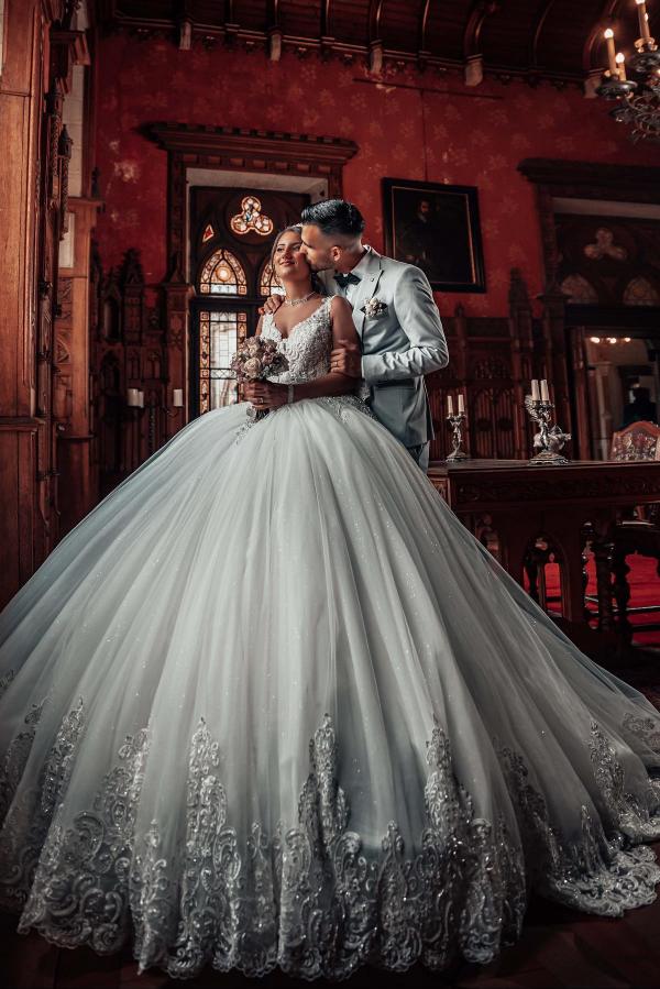 Brautkleider Prinzessin V Ausschnitt | Hochzeitskleider mit Spitze