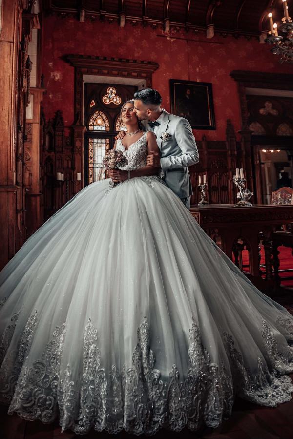 Brautkleider Prinzessin V Ausschnitt | Hochzeitskleider mit Spitze
