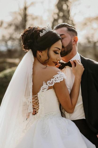 Designer Hochzeitskleider A Linie | Brautkleider mit Spitze