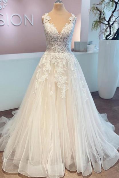 Schlichte Brautkleider A Linie | Hochzeitskleider mit Spitze