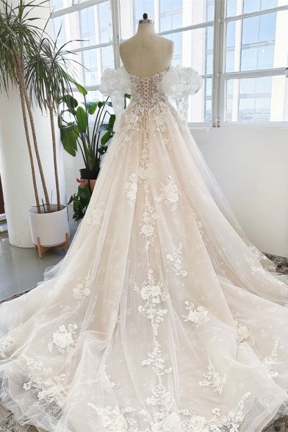 Wunderschöne Hochzeitskleider A Linie | Brautkleider mit Spitze