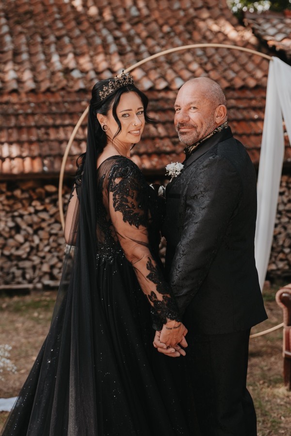 Gothic Hochzeitskleider A Linie Schwarz Glitzer Brautkleider Mit Spitze