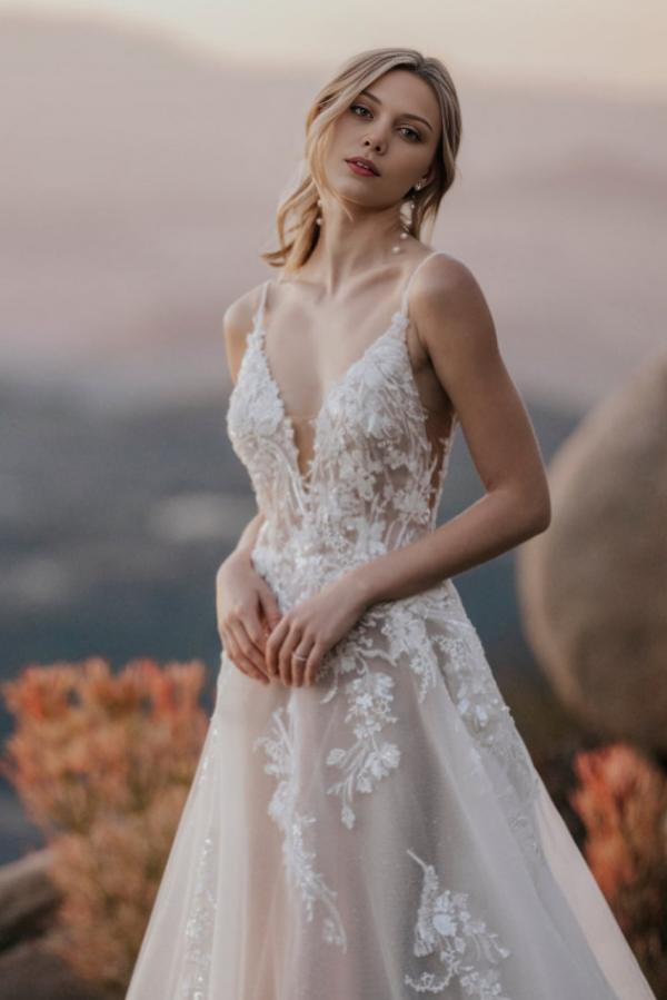 Moderne Hochzeitskleider mit Spitze | A-Linie Brautmode online-Misshow.de