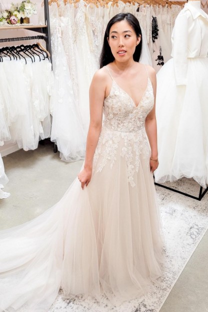 Schlichtes Hochzeitskleid Mit Spitze | Brautkleider A Linie