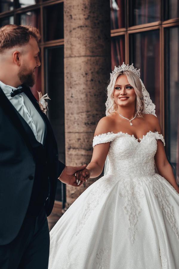 Wunderschöne Brautkleider Prinzessin | Hochzeitskleider mit Spitze-Misshow.de