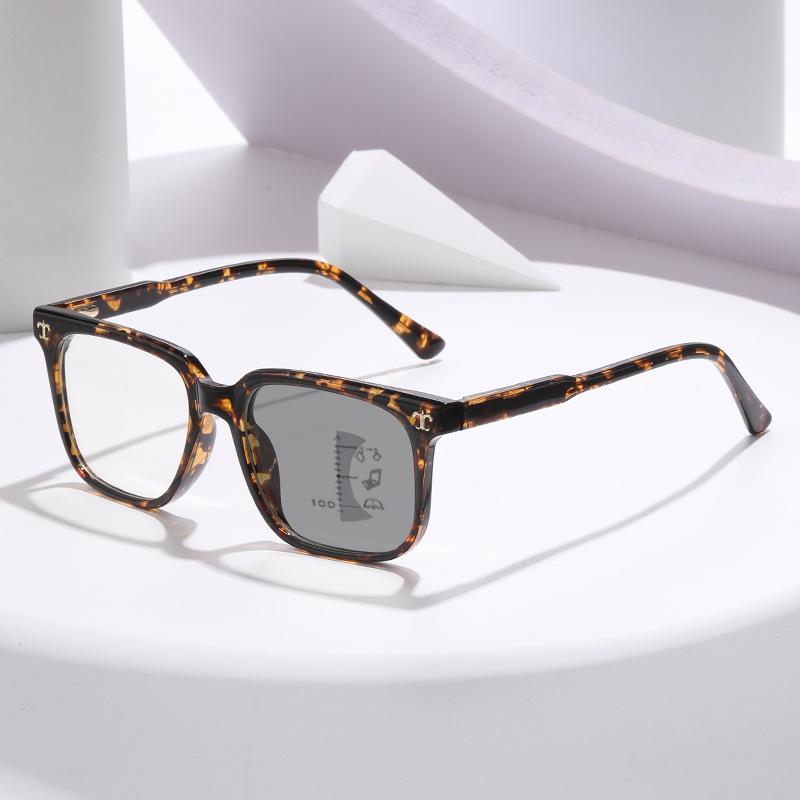 RETRO LARGE FRAME RIVET COLOR CHANGING MULTI-FOCAL READING GLASSES